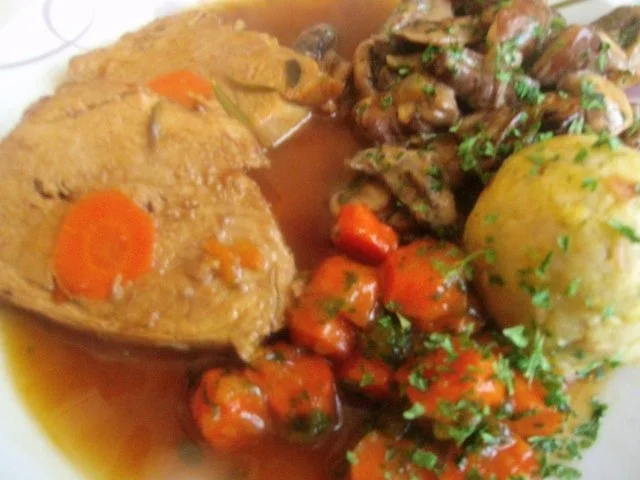 Rezept: Schweinebraten mit Möhrenfüllung Bild Nr. 14 Schweinebraten mit Möhrenfüllung - Rezept - Bild Nr. 14