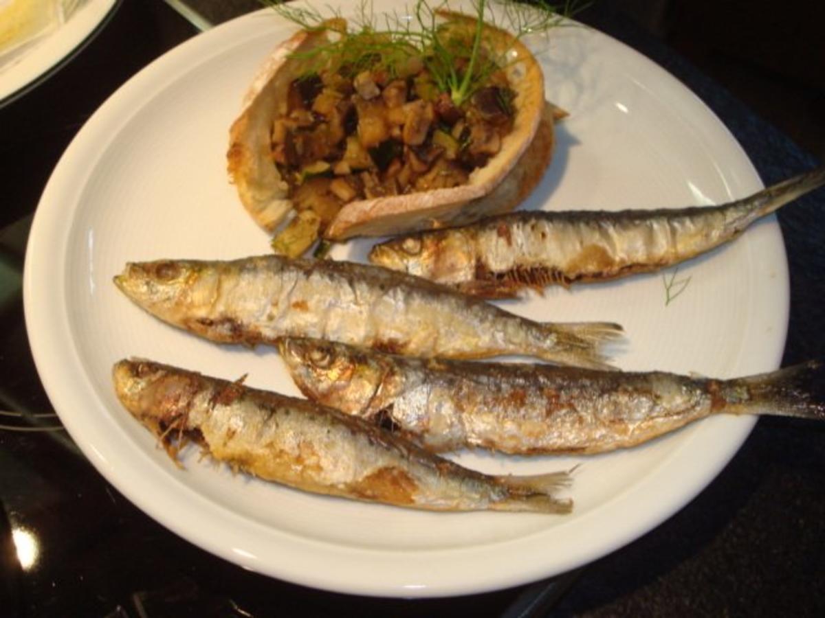 Fritierte Sardinen mit mediteranem Gemüse - Rezept - kochbar.de