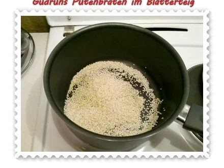 Rezept: Soßen: Putenbraten im Teigmantel mit Sesamsoße und grüne Bohnen im Schinkenmantel III Bild Nr. 2 Soßen: Putenbraten im Teigmantel mit Sesamsoße und grüne Bohnen im Schinkenmantel III - Rezept - Bild Nr. 2