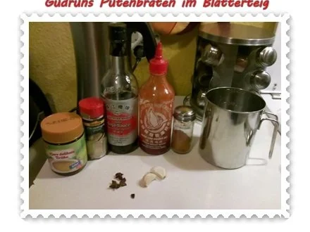 Rezept: Soßen: Putenbraten im Teigmantel mit Sesamsoße und grüne Bohnen im Schinkenmantel III Bild Nr. 3 Soßen: Putenbraten im Teigmantel mit Sesamsoße und grüne Bohnen im Schinkenmantel III - Rezept - Bild Nr. 3