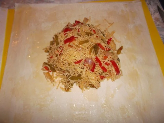 Rezept: Paprika-Pastilla mit Fadennudeln Bild Nr. 8 Paprika-Pastilla mit Fadennudeln - Rezept - Bild Nr. 8