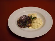 Gebackene Feigen mit Orangen, Pistazien und Mascarpone auf knusprigem Untergrund - Rezept