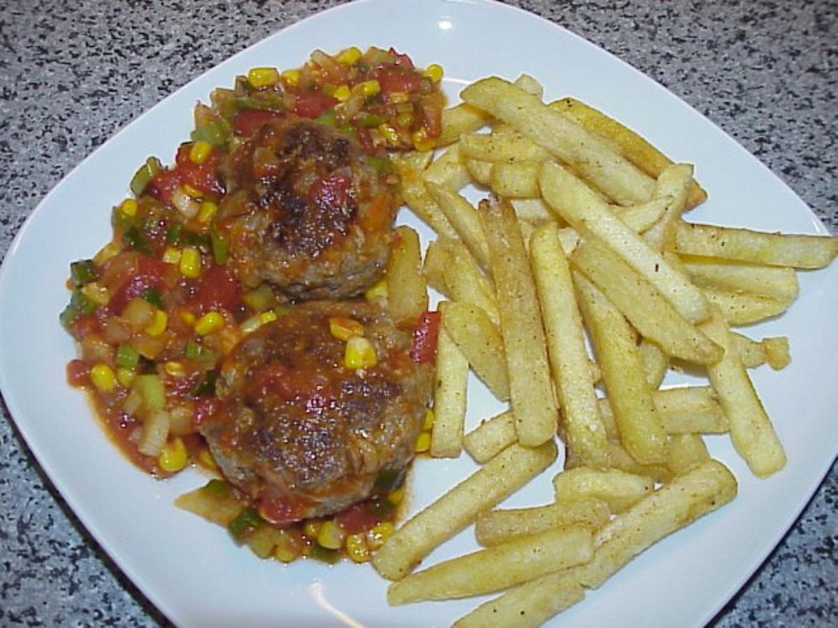 Feurige Frikadellen mit Tomatensoße - Rezept