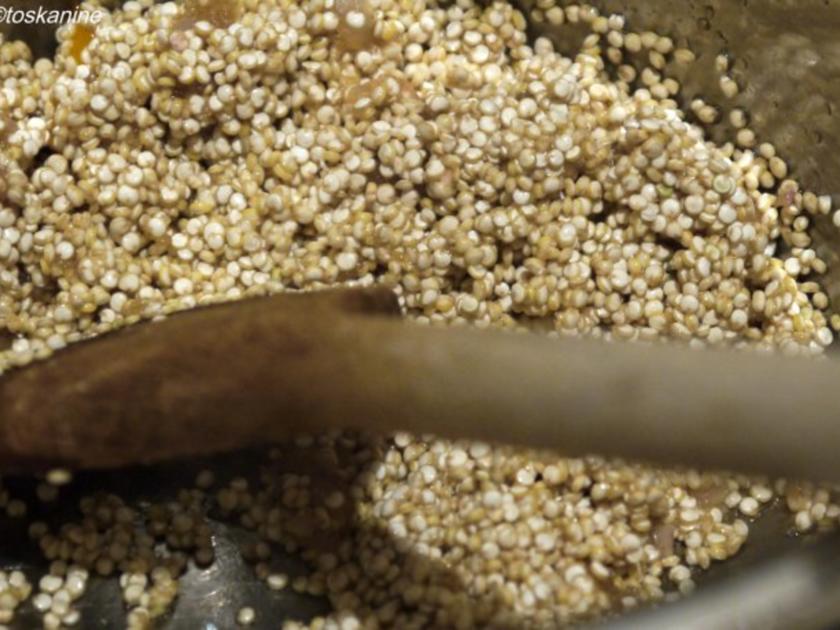 Hackfleisch-Möhren-Röllchen auf Tomaten-Quinoa - Rezept - kochbar.de