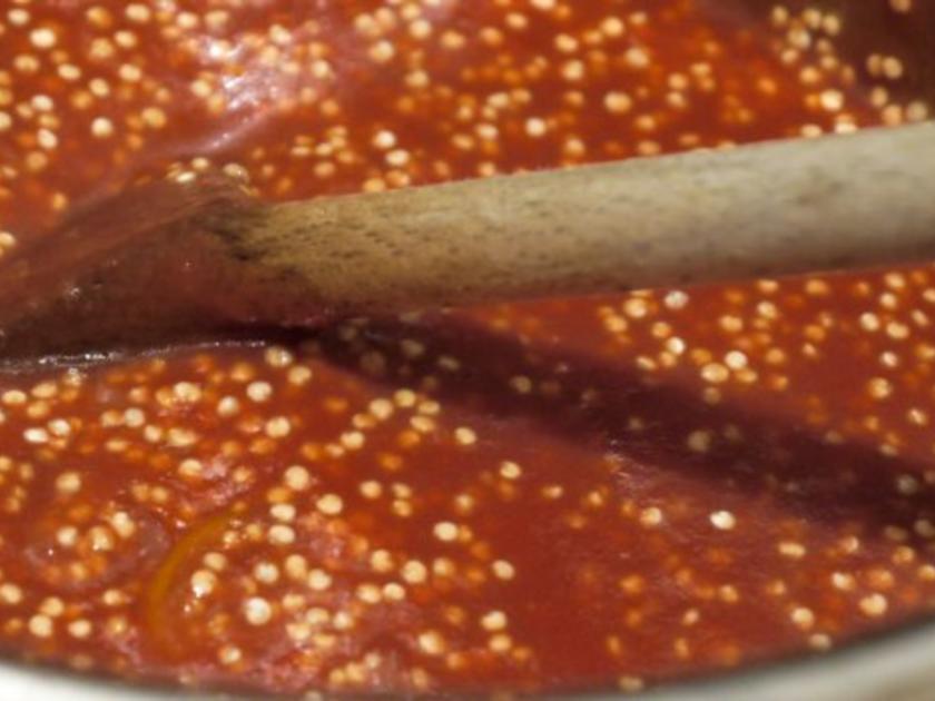 Hackfleisch-Möhren-Röllchen auf Tomaten-Quinoa - Rezept - kochbar.de