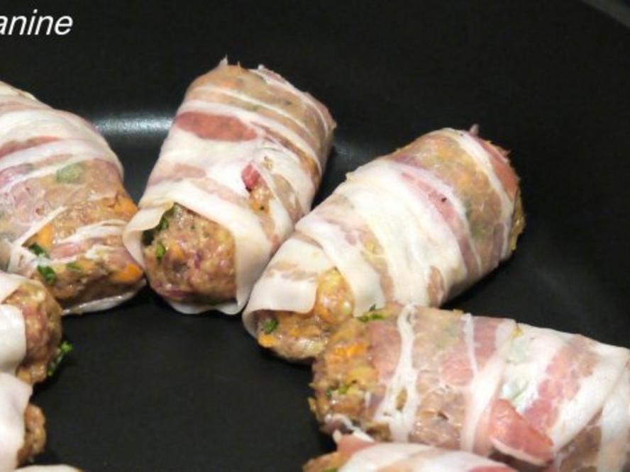 Hackfleisch Möhren Röllchen auf Tomaten Quinoa - einfach - 200 kcal/100g Hackfleisch Möhren Röllchen auf Tomaten Quinoa - einfach - 200 kcal/100g