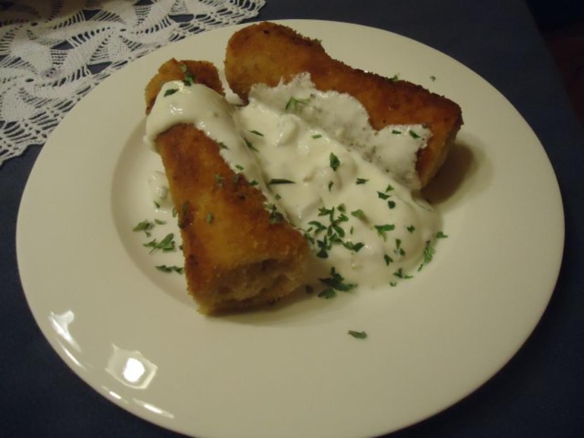 gefüllte Pfannkuchen-Röllchen mit Dip - Rezept - kochbar.de