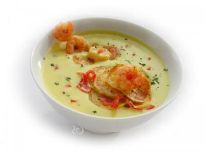 Rezept: Feurige Currysuppe mit Garnelen und Kartoffelchips Feurige Currysuppe mit Garnelen und Kartoffelchips - Rezept