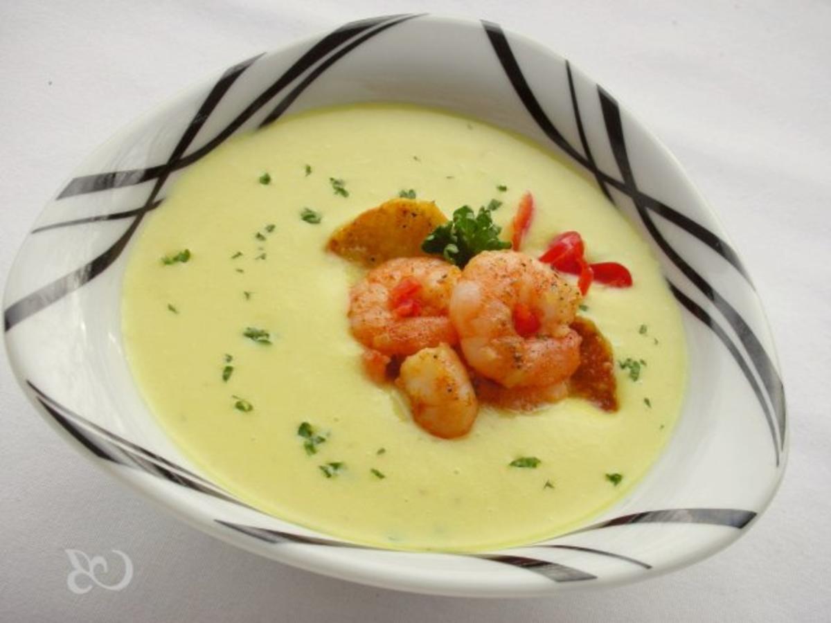 Feurige Currysuppe mit Garnelen und Kartoffelchips - Rezept - Bild Nr. 2