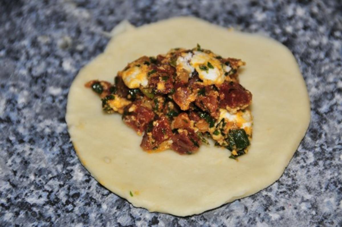 Tapas & Fingerfood: Empanada mit Chorizo und Feta - Rezept - Bild Nr. 8