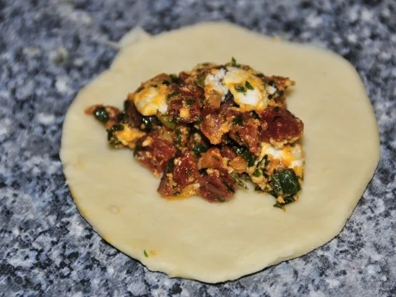 Rezept: Tapas & Fingerfood: Empanada mit Chorizo und Feta Bild Nr. 8 Tapas & Fingerfood: Empanada mit Chorizo und Feta - Rezept - Bild Nr. 8