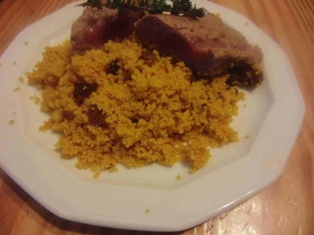 Lammfilet mit Rosinen, Couscous und Harissa - Rezept
