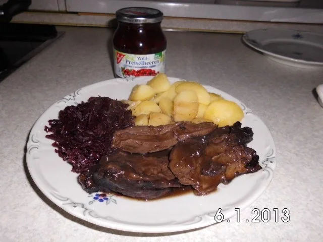 Rehkeule in Rotwein-/Johannisbeegeleesoße - Rezept