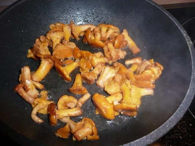 Hirschbraten mit Kartoffel-Plätzchen,Pfifferlingen und Jägersalat - Rezept - Bild Nr. 12