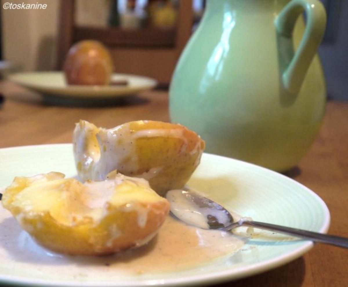 Gebackene Äpfel mit süsser Béchamelsauce - Rezept von toskanine