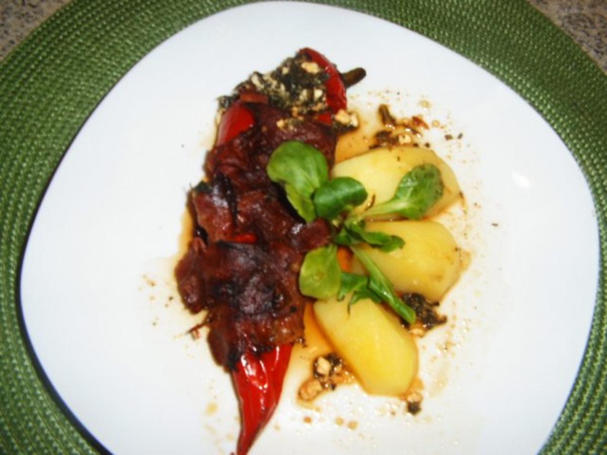 Rote Spitzpaprika mit Spinat - Käsefüllung - Rezept