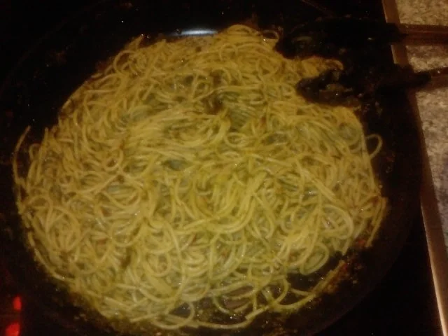 SPAGHETTI INFERNALE RAPIDAMENTE - TURBOSCHNELLE SPAGHETTIINI IN HAMMERGEILEM PESTO - Rezept - Bild Nr. 2