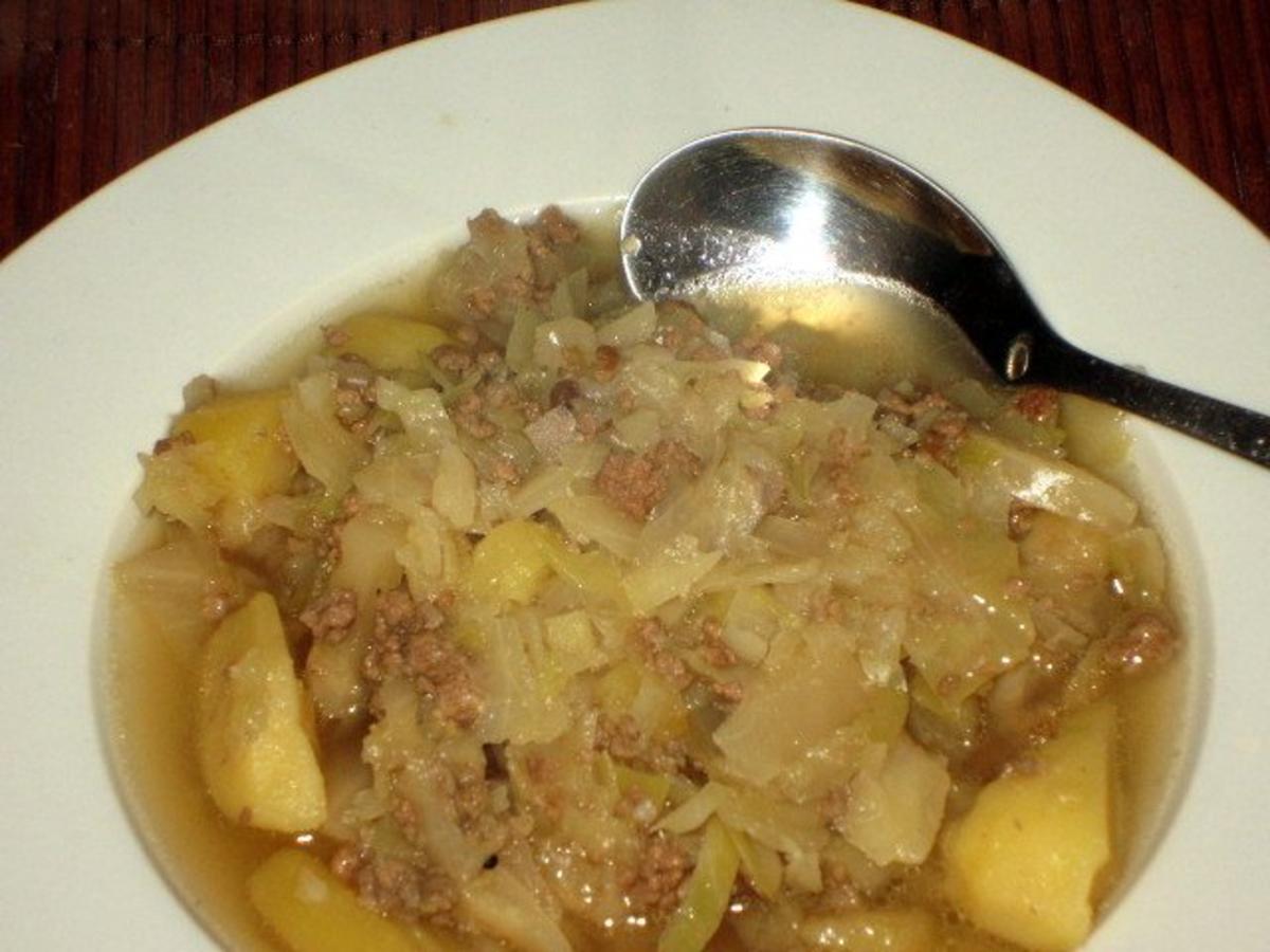 Einfacher Weißkohleintopf mit Hackfleisch - Rezept