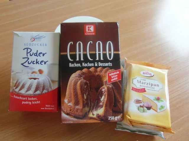 Rezept: Lebkuchen-Marzipan-Kugel. ( aus harten Lebkuchen-Restbeständen ) Bild Nr. 2 Lebkuchen-Marzipan-Kugel. ( aus harten Lebkuchen-Restbeständen ) - Rezept - Bild Nr. 2