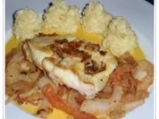 Seezunge auf gebratenem Fenchel-Tomatengemüse, Kartoffelpüree und Safran-Vanille-Sauce - Rezept