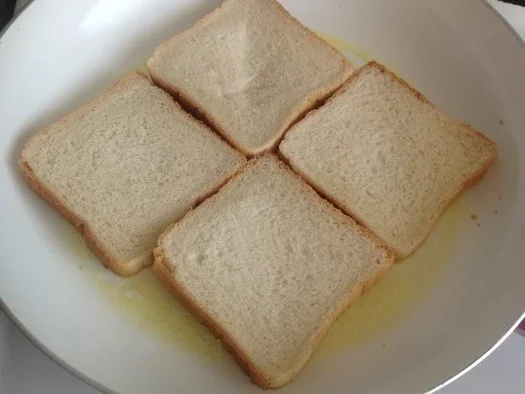 Rezept: Toast mit Räucherlachs und Avocadocreme Bild Nr. 3 Toast mit Räucherlachs und Avocadocreme - Rezept - Bild Nr. 3