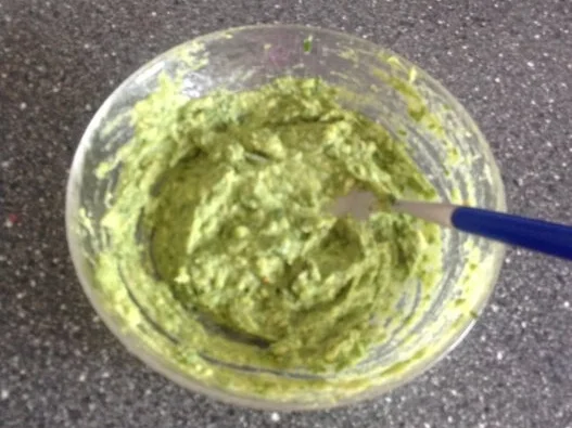 Rezept: Toast mit Räucherlachs und Avocadocreme Bild Nr. 4 Toast mit Räucherlachs und Avocadocreme - Rezept - Bild Nr. 4