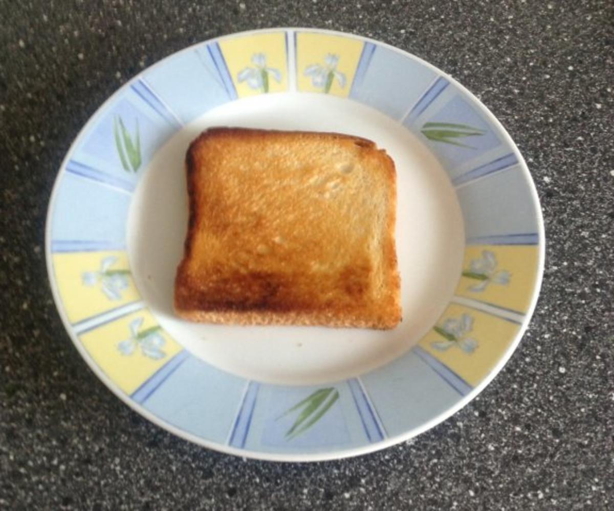 Toast mit Räucherlachs und Avocadocreme - Rezept - Bild Nr. 5