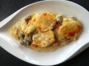 KArtoffelgratin mit HAckfleich auf einem GEmüsebett - Rezept