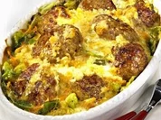 Wirsing-Auflauf mit Mettfrikadellen - Rezept