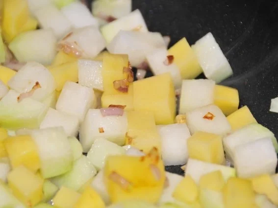 Rezept: Kohlrabi-Kartoffel-Suppe Bild Nr. 3 Kohlrabi-Kartoffel-Suppe - Rezept - Bild Nr. 3