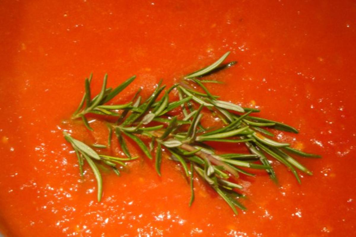 Paprikaschoten mit pikanter Füllung in Tomatensauce - Rezept - Bild Nr. 2