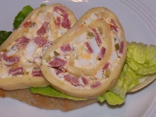 Canapé mit Käserolle - Rezept