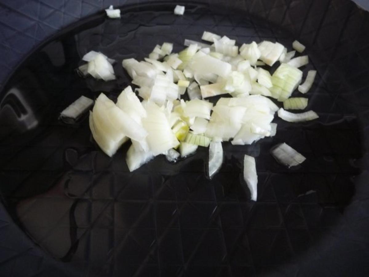 Resteverwertung : Gebratene Maultaschen mit grobem Leberkäse dazu Gurken-Paprika-Salat - Rezept - Bild Nr. 7