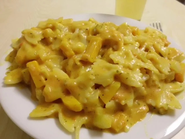 Pfannengericht: Gemüse-Kokosrahm-Nudelpfanne mit Garnelen - Rezept