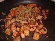 Pfannengericht: Rahmbrot-Wurstpfanne mit Tomaten - Rezept