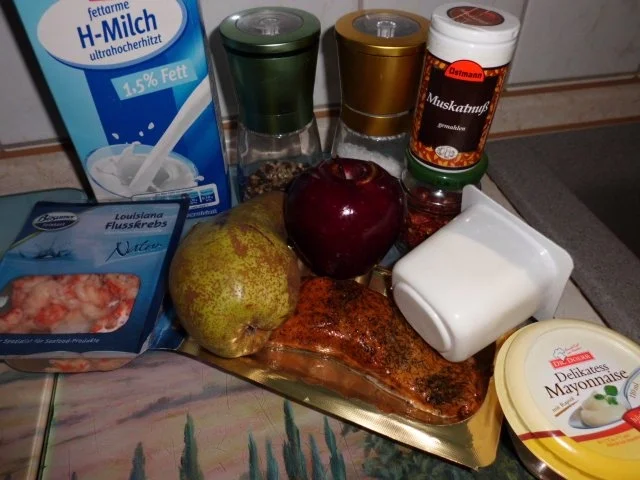 Rezept: Salat: Lachs-Obst-Salat mit Flusskrebsschwänzen Bild Nr. 2 Salat: Lachs-Obst-Salat mit Flusskrebsschwänzen - Rezept - Bild Nr. 2