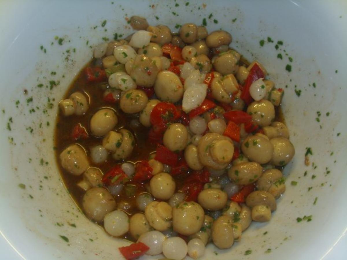 Champignonsalat Da Elisabeth keine Pilze mag, gibt es für sie den Schichtsalat.... Rezept mit
