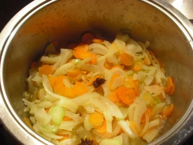 Forellenfilets mit Fenchel-Gelbe-Rüben-Gemüse - Rezept - Bild Nr. 2