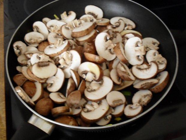 Hackbraten gefüllt mit Lauch und Champignons aus dem Ofen - Rezept ...