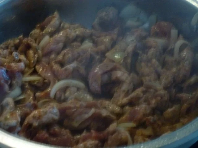 Mariniertes selbstgemachtes Gyros mit Knobisauce - Rezept - Bild Nr. 3