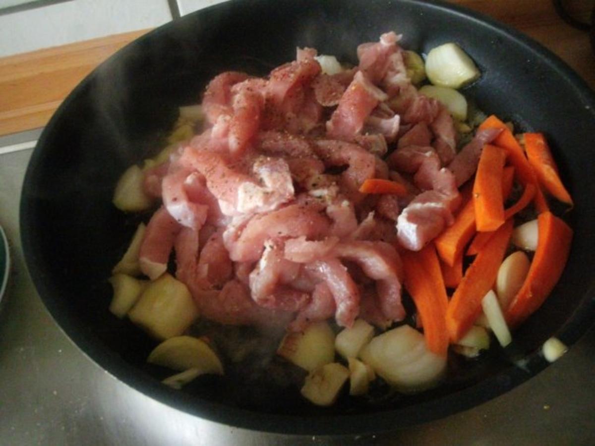 Rahmpfännchen mit Kotelett  Pilzen und Backofenkartoffeln - Rezept - Bild Nr. 7