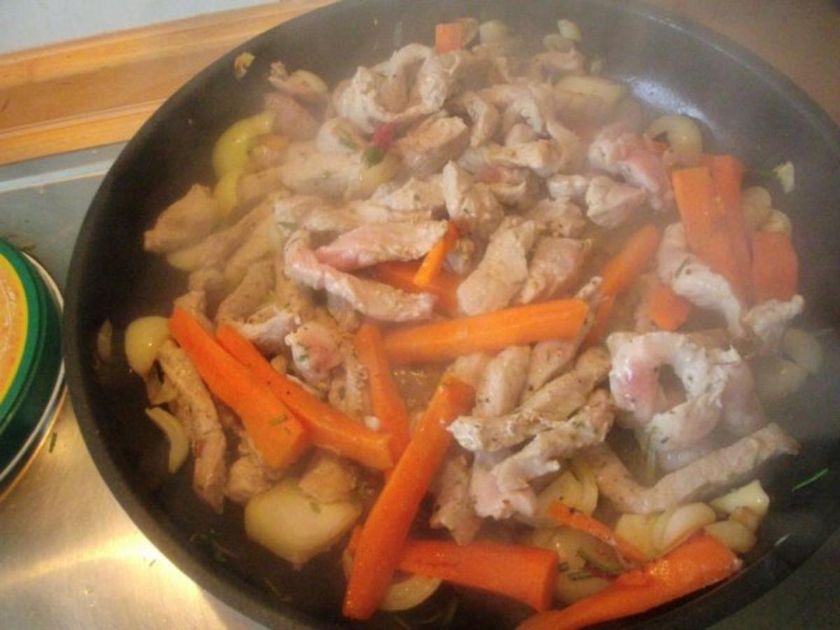 Rahmpfännchen mit Kotelett  Pilzen und Backofenkartoffeln - Rezept - Bild Nr. 9