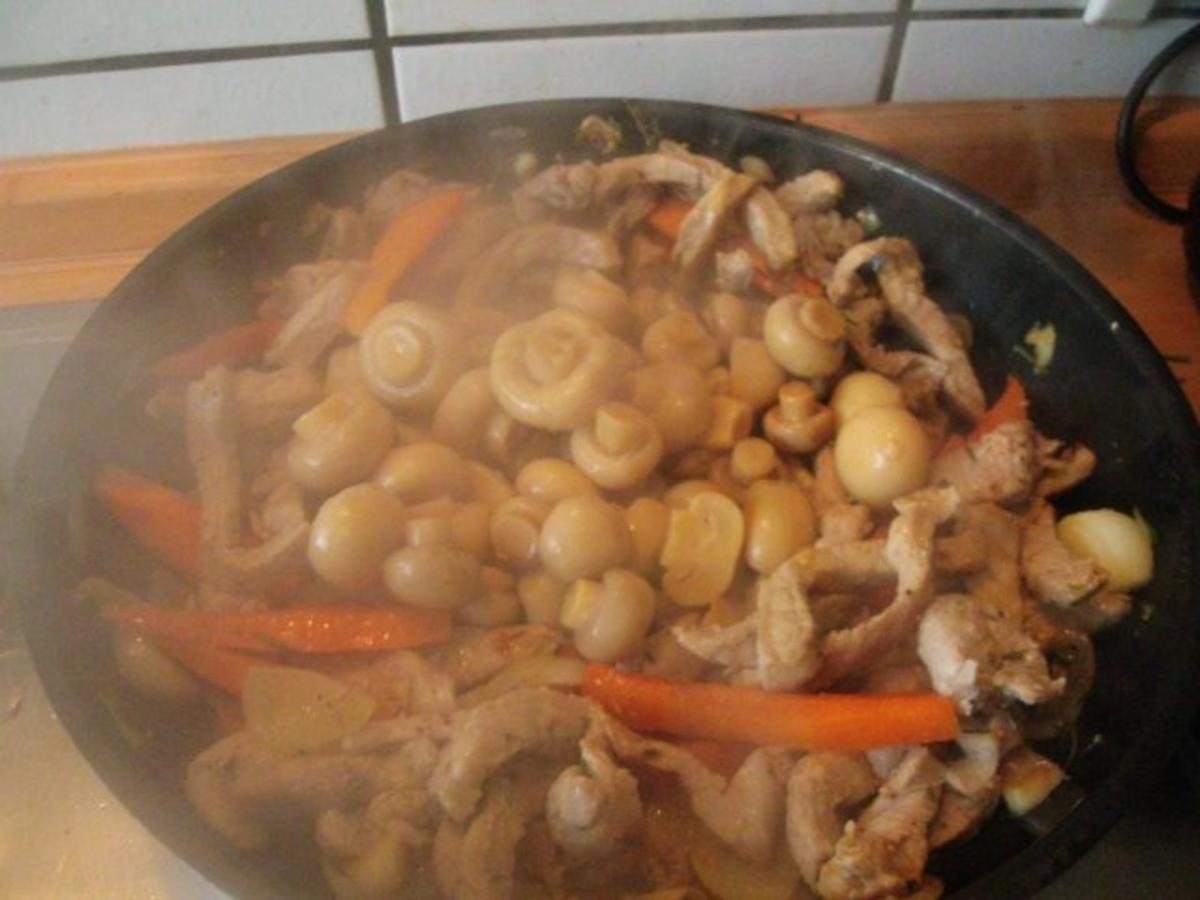 Rahmpfännchen mit Kotelett  Pilzen und Backofenkartoffeln - Rezept - Bild Nr. 11