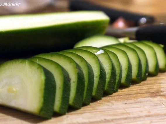 Pikant-fruchtige Hähnchenschenkel aus dem Ofen - Rezept - Bild Nr. 5