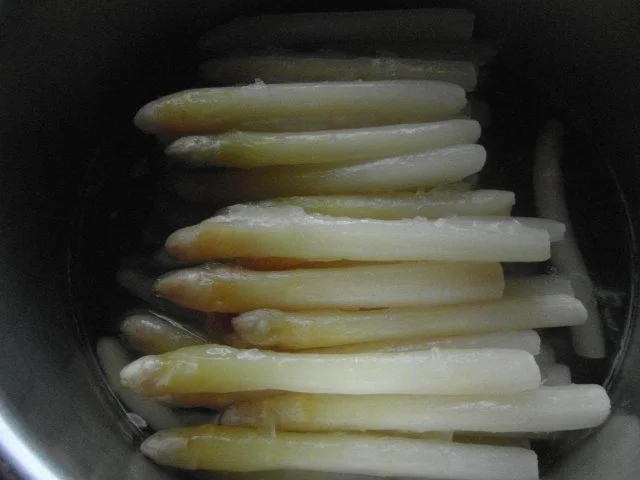 Sauce Hollandaise  oder das Grundrezept  für 4 weitere leckere Saucen - Rezept - Bild Nr. 2