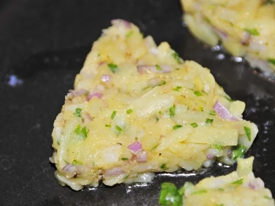 Tapas & Fingerfood: Mini Rösti mit Lachs und Sahnekren - Rezept - Bild Nr. 6