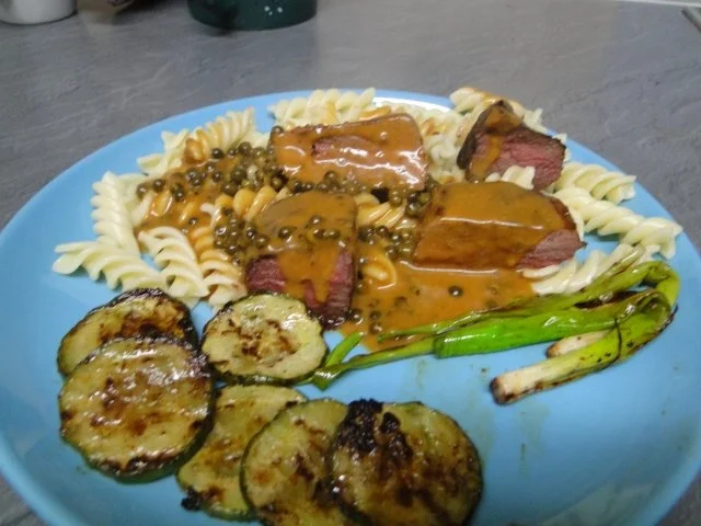 Hirschmedaillons in Pfeffersauce - Rezept