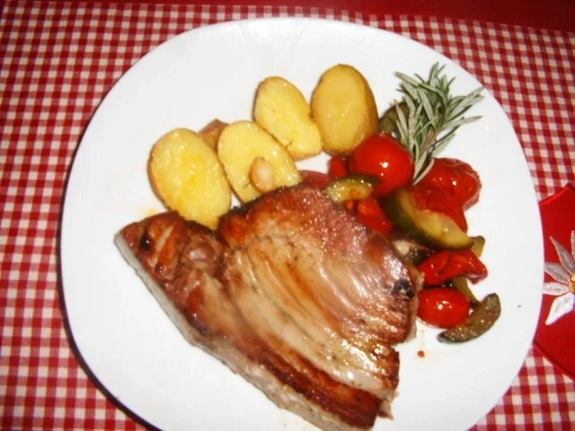 Rezept: Thunfischsteak mit Tomaten - Zucchinigemüse Thunfischsteak mit Tomaten - Zucchinigemüse - Rezept