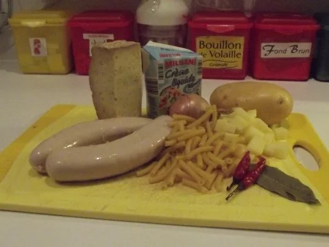 Rezept: "Seppe-Toni's-Süüdwurscht" mit Chäs-Maccaronen "Herren-Art" Bild Nr. 2 "Seppe-Toni's-Süüdwurscht" mit Chäs-Maccaronen "Herren-Art" - Rezept - Bild Nr. 2