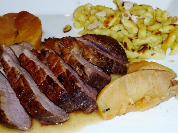 Rezept: Entenbrust mit Vanille Quitten und Haselnuss Spätzle Bild Nr. 3 Entenbrust mit Vanille Quitten und Haselnuss Spätzle - Rezept - Bild Nr. 3